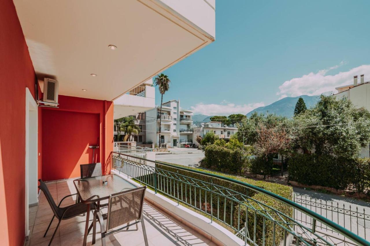 Bessis Apartments Kalamata Bagian luar foto