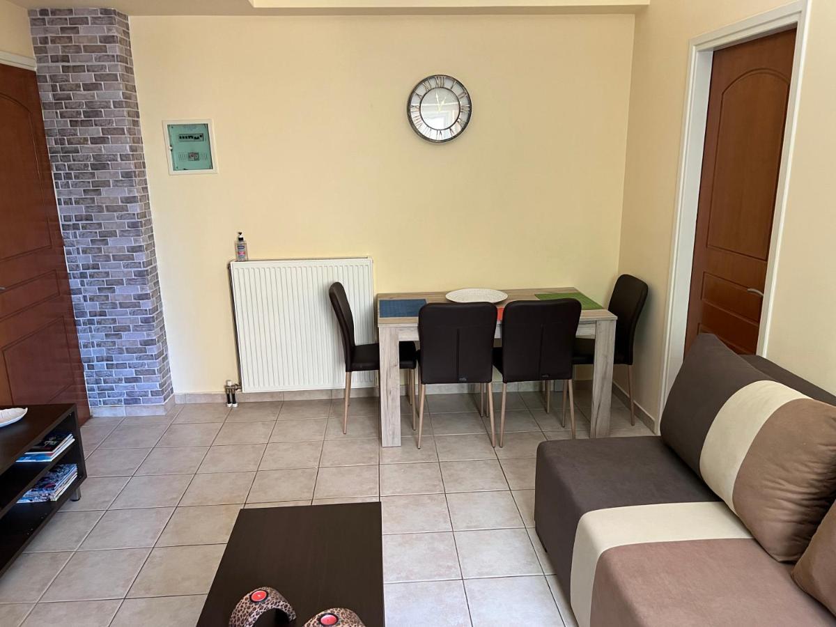 Bessis Apartments Kalamata Bagian luar foto